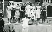 Sangkoret med musiklærer Birthe Christensen - 1960 (B13538)
