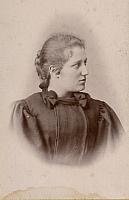Sygeplejeske Betty Jakobsen - ca. 1900-1920. Man er i tvivl om dette portræt er af Betty Jakobsen.