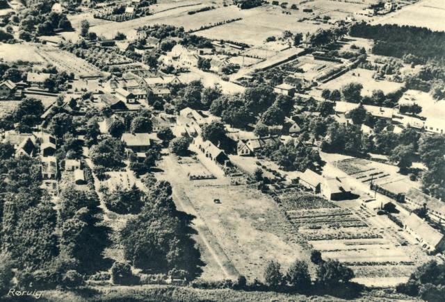 Rørvig by set fra luften - 1950'erne (B95002)