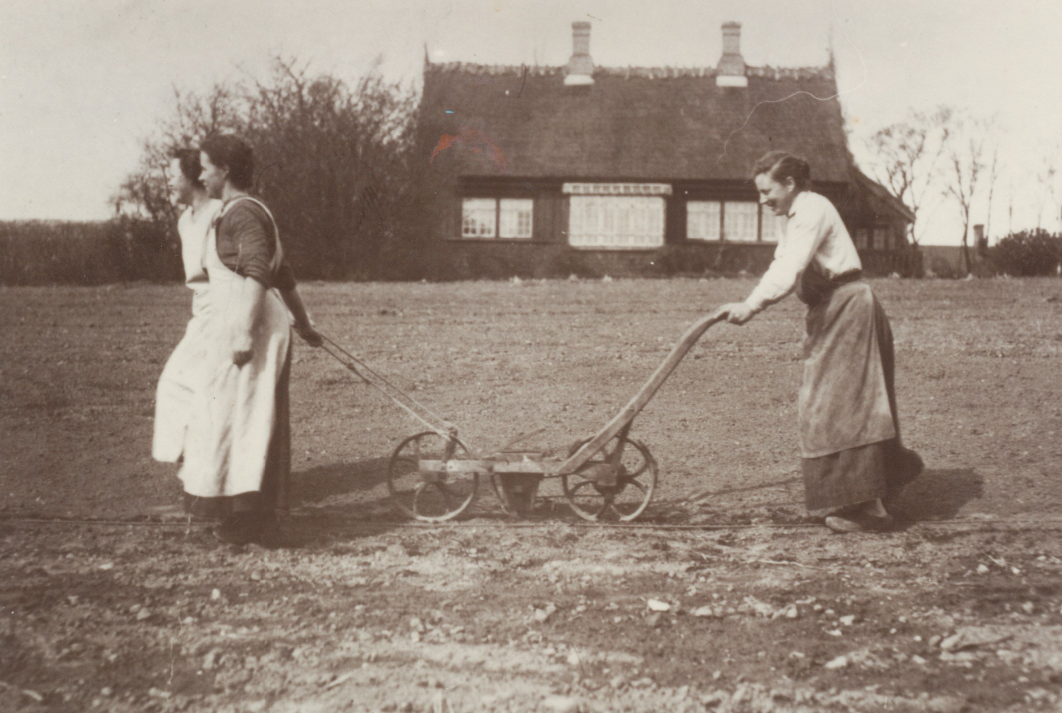 Vallekilde. "Hytteladen" tilsås - ca. 1920 (B2908)
