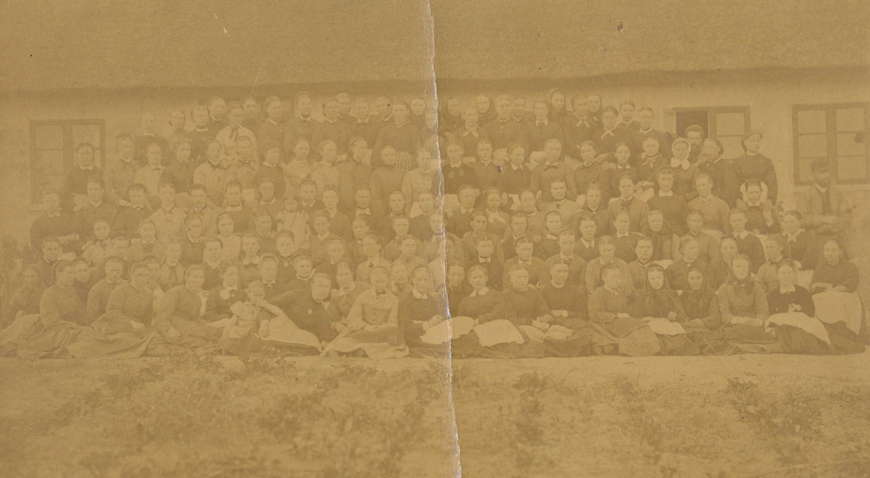 Vallekilde Højskole. Pigehold - 1876 (B2928)