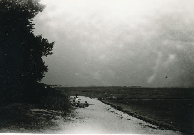 Rørvig, på stranden   - 1960'erne  (B95123)