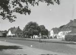 En sommerdag - Motorvogn ved Asnæs Station - slutningen af 1940 erne (B1902)