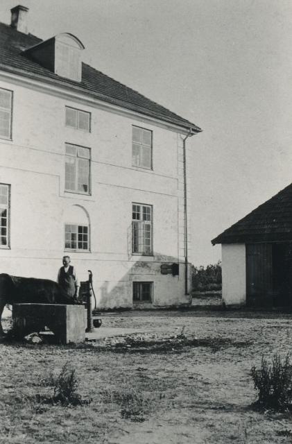 Ved vandingstruget  -  ca. 1930  (B95235)