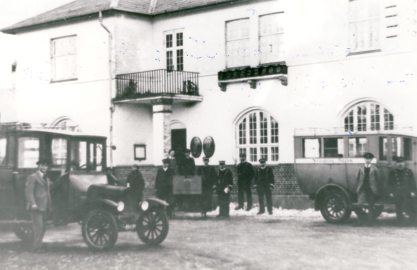 Postbude - biler.  ca. 1920 (B90449)