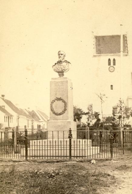 Frederik V11- Holtets Plads ca. 1900 (B91057)