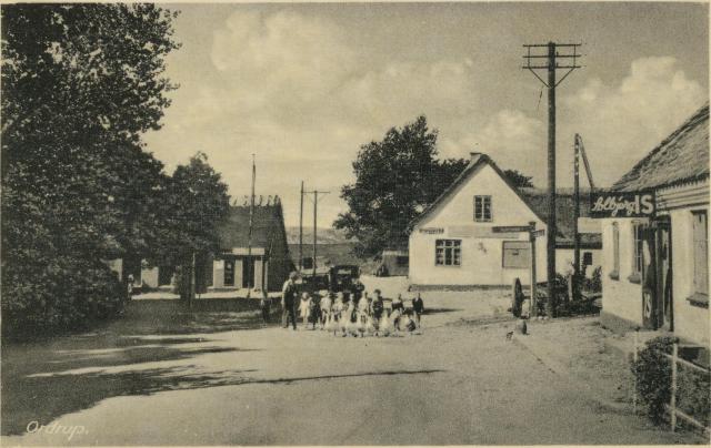 Ordrup by - ca. 1935 (B3783)