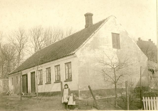 Bag Kirken 4, Højby - ca. 1910 (B3943)