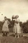 Jørgine Bladsen og Marie Hansen (f. Bladsen) - Gniben -1930'erne (B214)