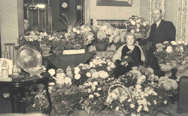 Nyrup Jensen, J. Kristian Slagtermester og hustru, Hørve, v/ jubilæum den 1/11 1943 (B914)