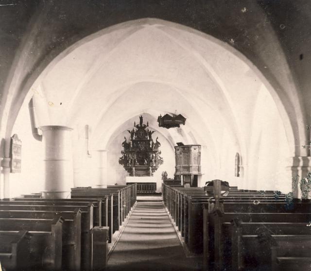 Vig Kirke interiør - ca 1890 (B4325)