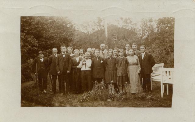 Konfirmationsfest hos Marie og Laurits Hansen - ca. 1927 (B1033)