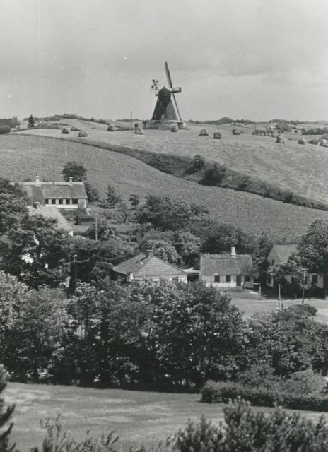 Høve Mølle set fra Esterhøj - ca. 1965 (B5195)