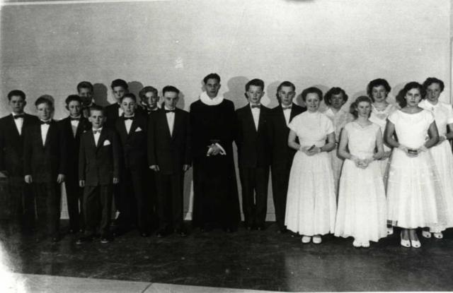 Konfirmation - Højby Kirke - 1957 (B405)