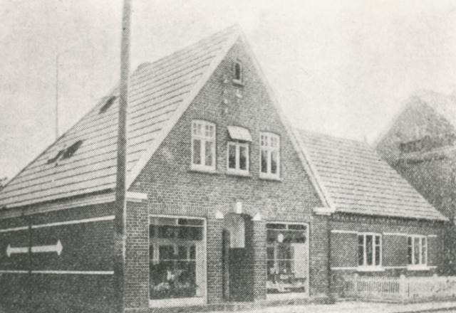 J. H. Mikkelsens skotøjsforretning. Vallekildevej 5 - ca. 1914 (B6577)