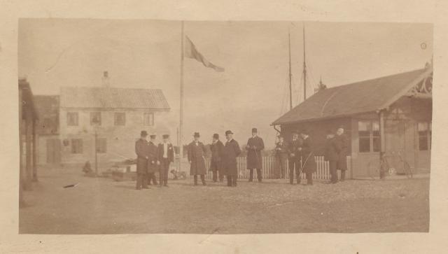 Standerhejsning i Nykøbing Roklub - april 1916 (B6873)