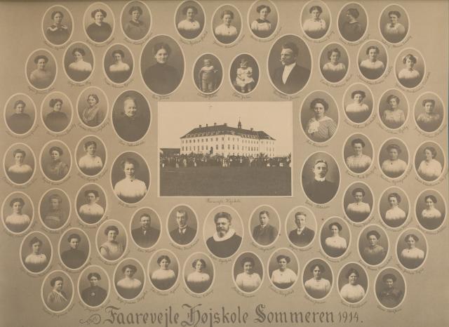 Fårevejle Højskole. Pigehold sommeren 1914 (B7114)