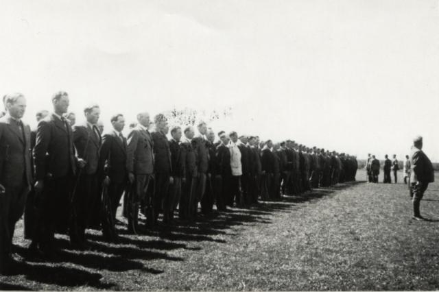 Danmarks Befrielse - Samling på idrætspladsen i Vig, søndag 6.maj 1945. (B552)