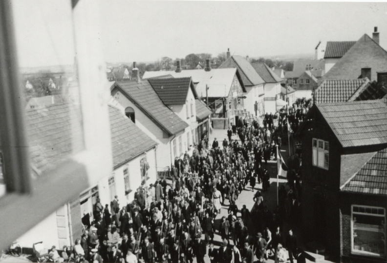 Danmarks Befrielse - Vig Hovedgade - Søndag 6. maj 1945 (B555)