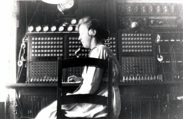 Interiør fra Vig Telefoncentral - ca. 1920 (B7629)