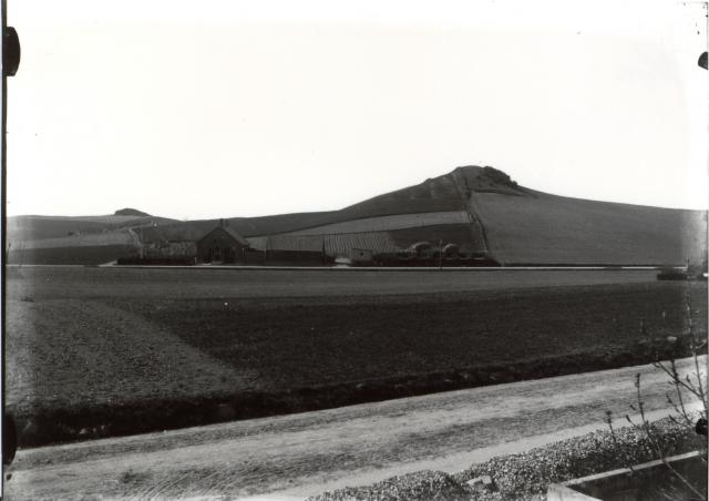 Høvevej og Esterhøj set fra Høve Bygade, ca. 1900 (B1430)