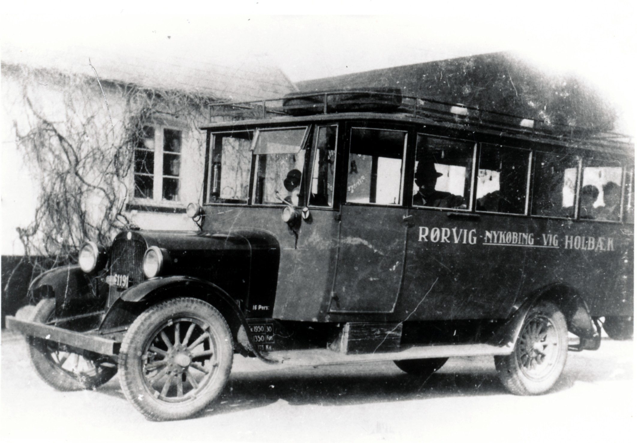 Rutebilen til Holbæk - ca. 1920 (B8753)