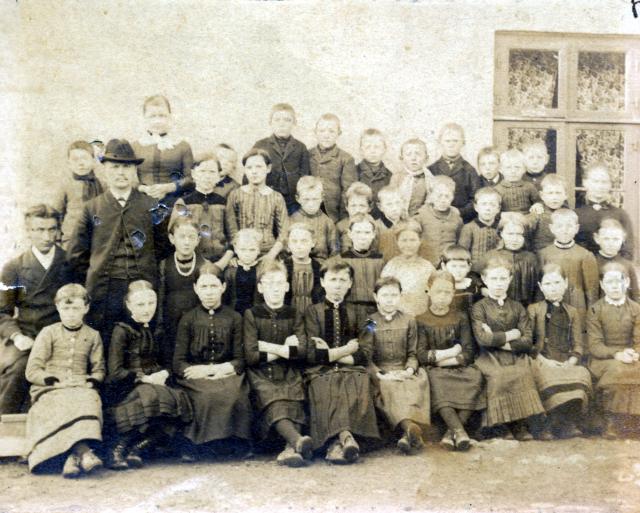 Eskildstrup Skole - ca. 1885-1890 (B8828)