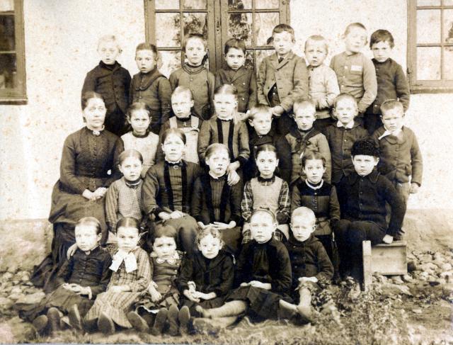 Højby gl. Skole - ca. 1890 (B8857)