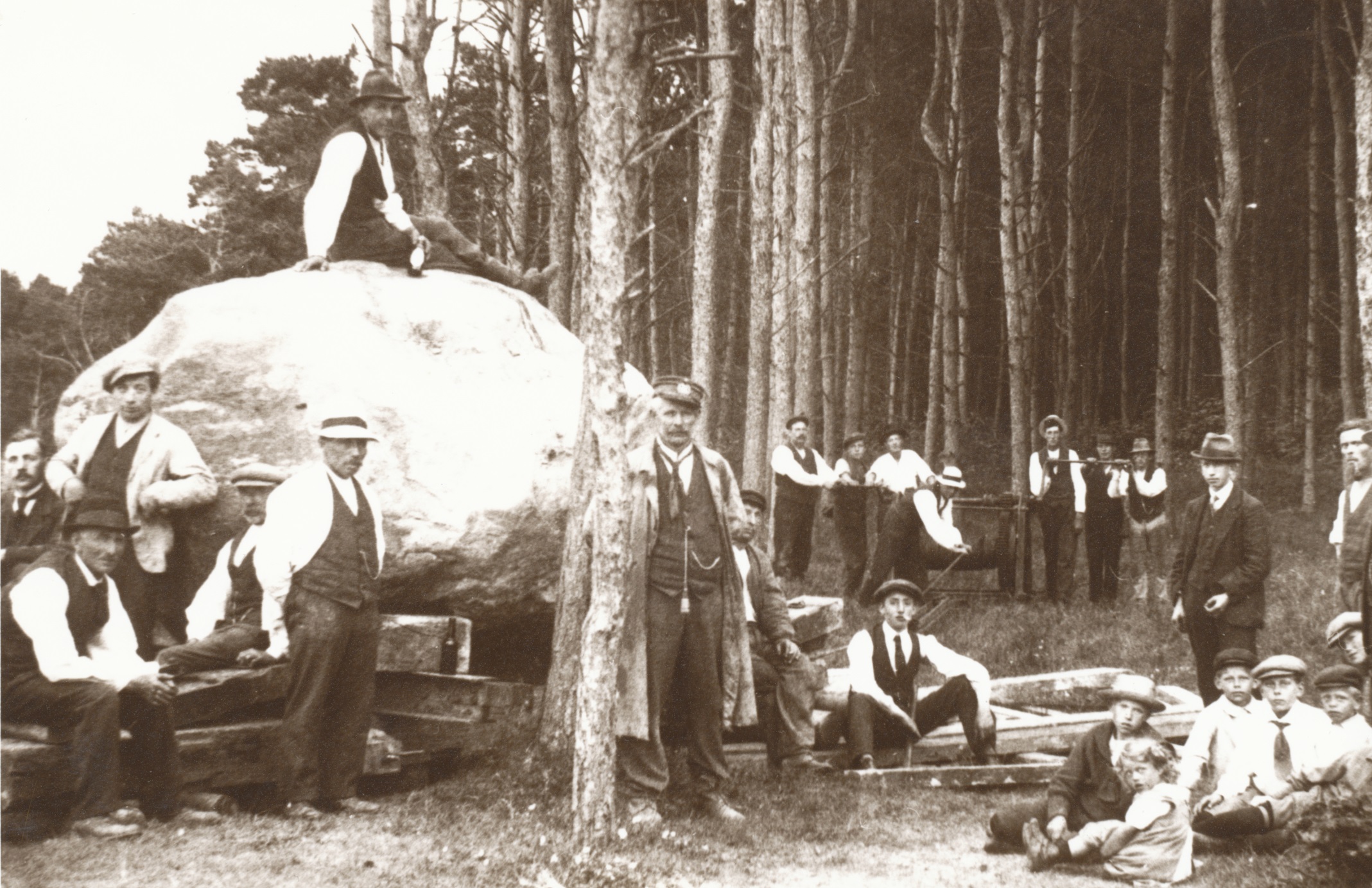 Troldstenens transport til Esterhøj - 1920 (B9096)