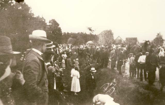 Troldstenen på vej til Esterhøj - 1920 (B9110)