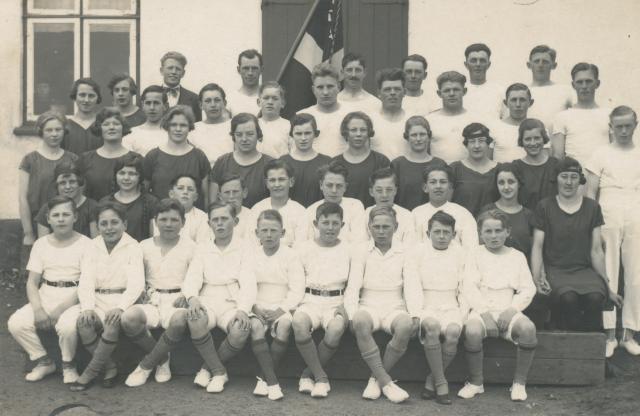 Gymnaster. Riis Forsamlingshus - ca. 1930 (B9160)