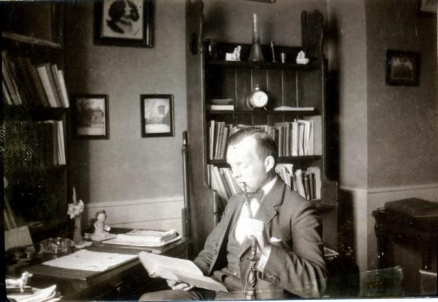Henry Gideon studerer - 1913 (B9609)
