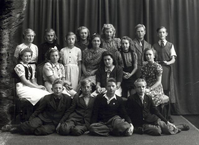 Konfirmander. Vallekilde sognekirke, september 1940 (B1547)