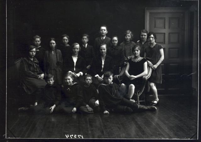 Konfirmander, sognekirken i Vallekilde, februar 1929 (B1562)