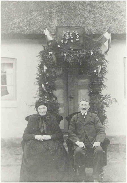 Guldbryllupsparret Karen Marie Pedersdatter og Rasmus Nielsen, Søndergård - 20. april 1916 (B9912)