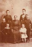 Dorthea Hansen med familie - ca. 1890  (B10210)