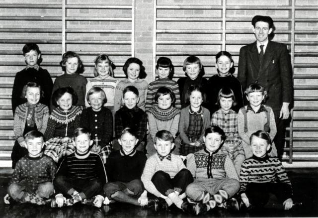 Nr. Asmindrup Skole - 1956-57 (B10370)