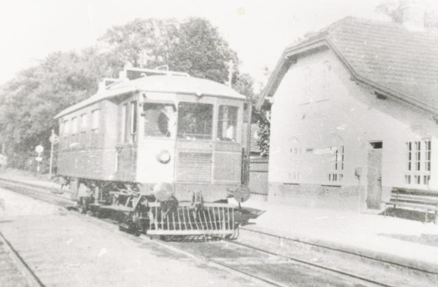 Motorvogn ved Grevinge Station. - 1962 (B1913)