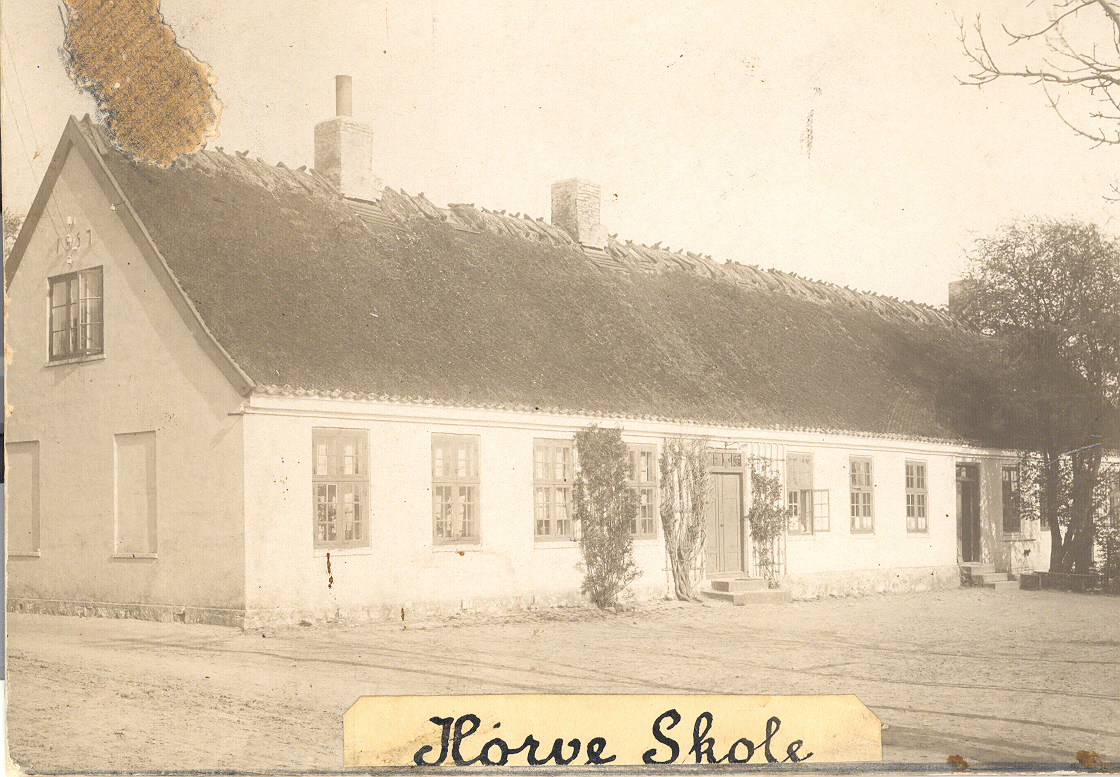 Hørve gl. Skole omkring år 1900 (B2120)