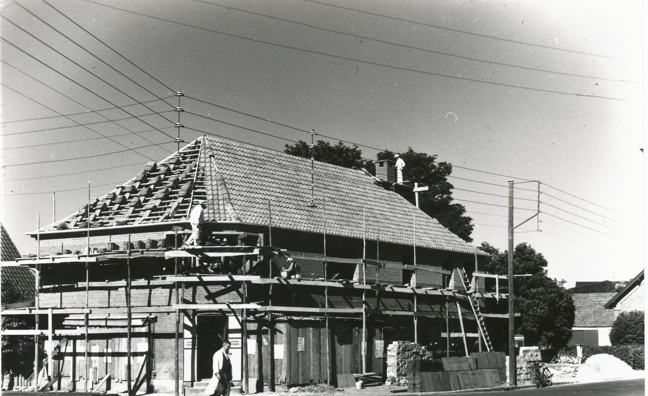 "Sigvardts Hjørne" under ombygning, 1950 (B2216)