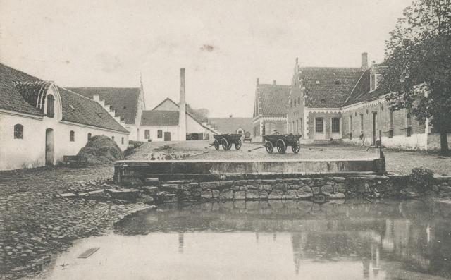 Avlsbygningerne ved Dragsholm Slot, ca. 1914 (B2287)