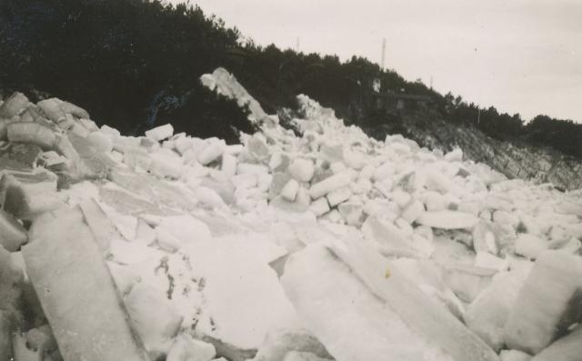 Skamlebæk Strand. Isvinter, ca. 1942 (B2388)