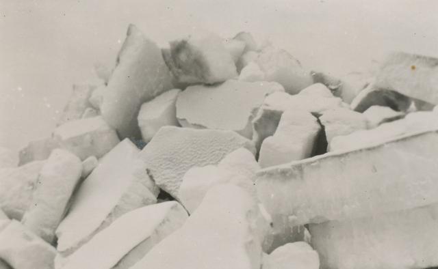 Skamlebæk Strand. Isvinter, ca. 1942 (B2389)
