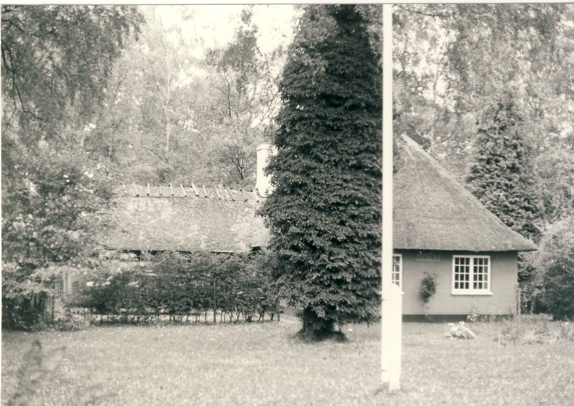 "Krathus". Skovfogedhuset i Høve Skov - 1983 (B1353)