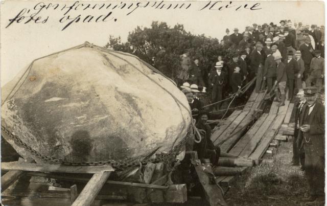 Esterhøjstenen, "Troldstenen", Genforeningsstenens transport til Esterhøj, nær toppen af Esterhøj, 1920 (B1127)