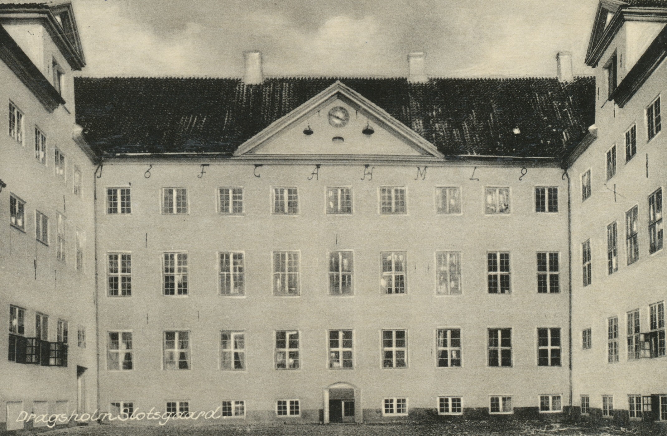 Dragsholm Slot. Slotsgården - ca. 1956 (B2515)