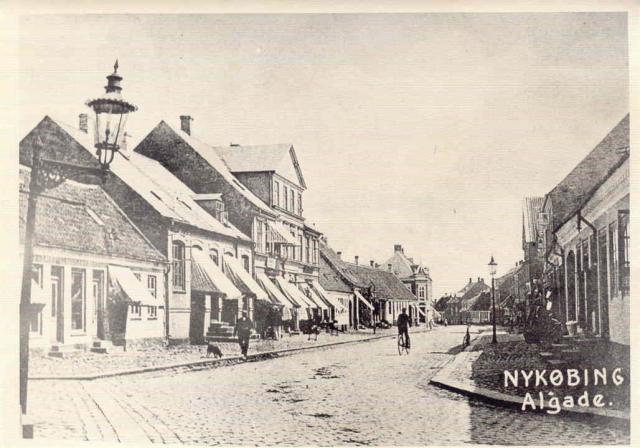 Algade set fra Grundtvigsvej til Svanestræde - ca. 1910 (B90185)