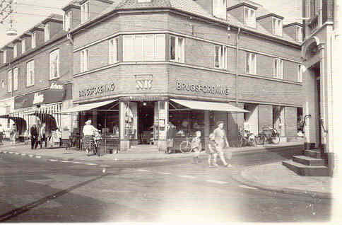 Brugsen på hjørnet af Algade og Svanestræde - 1959 (B90249)