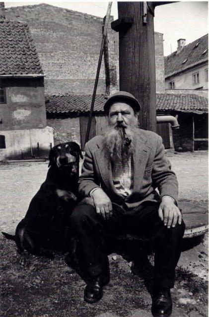 "Svarte Stavanger" i Købmand Hans Hansens gård - 1963 (B90368)
