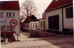 Strædet bag forretninger. Fra Algade ned mod Holsts Have - 1980'erne (B90448)